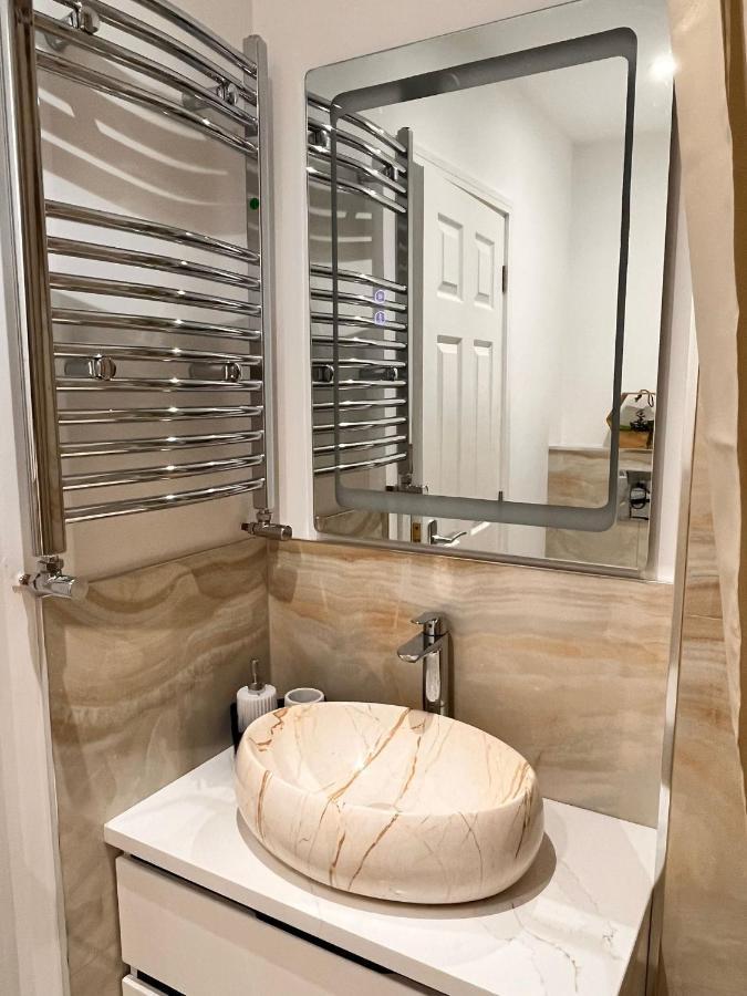 Homestay Luxurious Double Bedroom, Ensuite With Free Wifi. Oxford