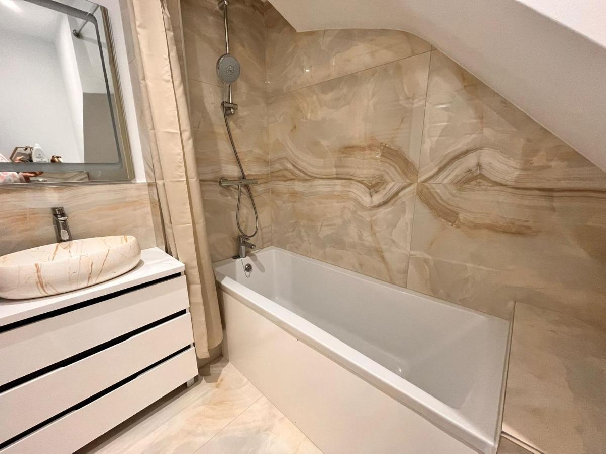 Luxurious Double Bedroom, Ensuite With Free Wifi. Homestay Oxford
