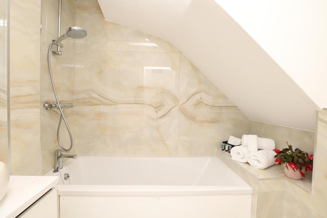 Luxurious Double Bedroom, Ensuite With Free Wifi. Homestay *