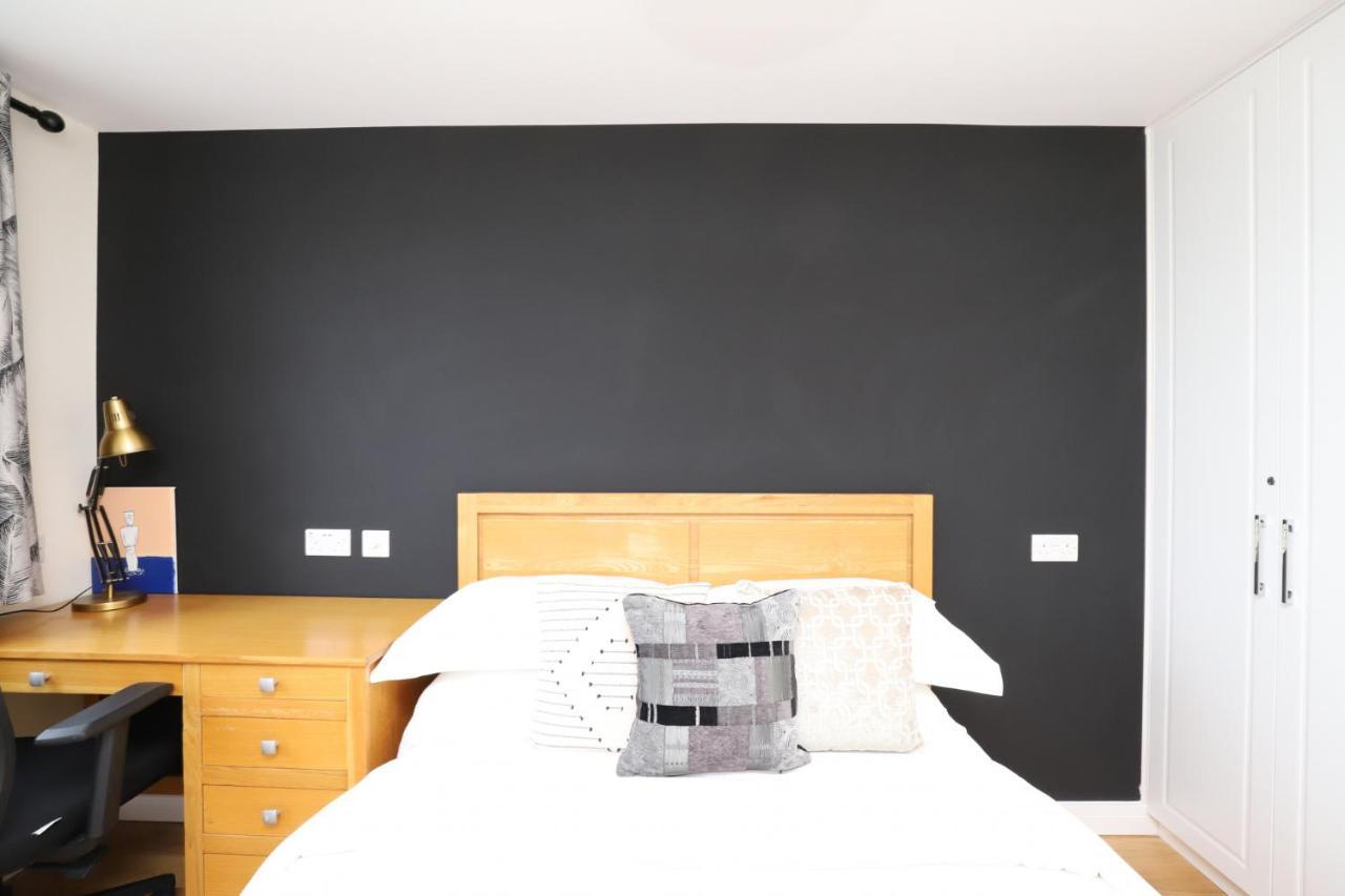 Homestay Luxurious Double Bedroom, Ensuite With Free Wifi. *